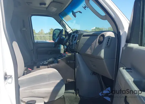 2013 Ford E-350 Super Duty Commercial z USA, uszkodzony, nr VIN 1FDSS3ES5DDB35354